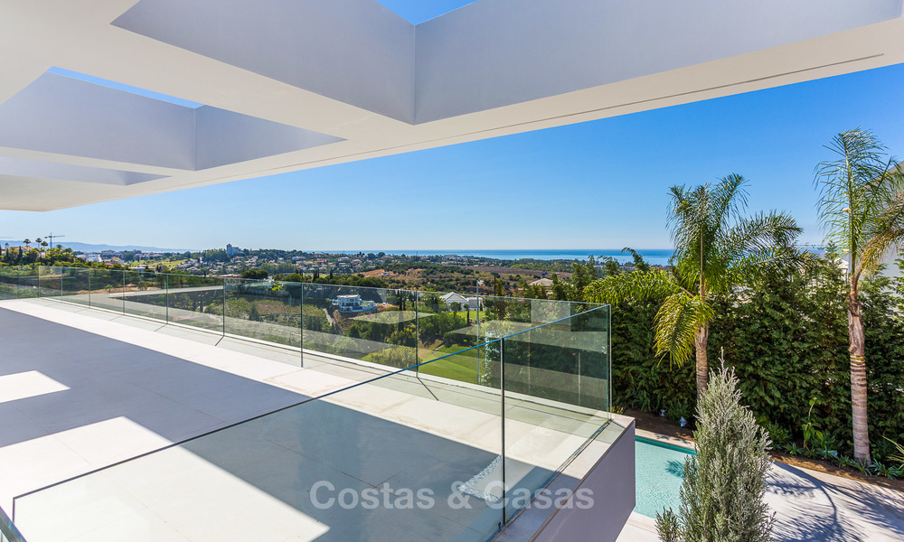 Majestuosa villa moderna con vistas panorámicas al mar en venta, primera línea de golf, Benahavis - Marbella 6853