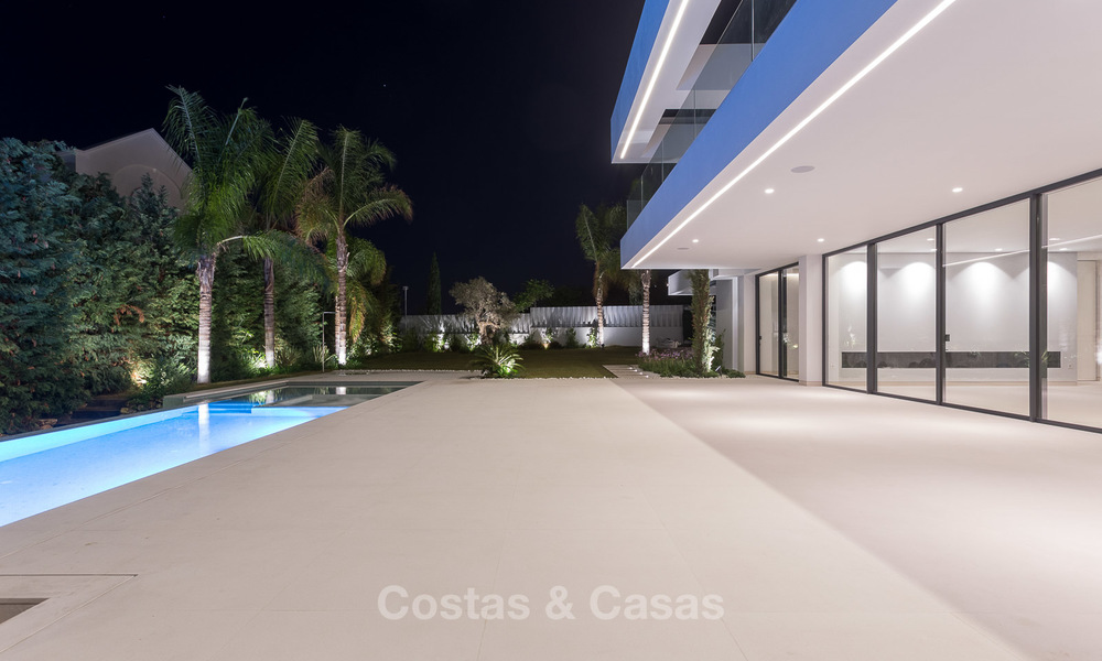 Majestuosa villa moderna con vistas panorámicas al mar en venta, primera línea de golf, Benahavis - Marbella 6865
