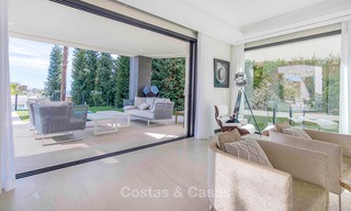 Magnífica villa de diseño de nueva construcción en venta en una exclusiva urbanización, Benahavis - Marbella 6896 