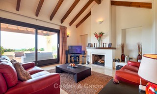 Encantadora y espaciosa villa de estilo clásico con vistas al mar en venta, Benahavis - Marbella 7089 