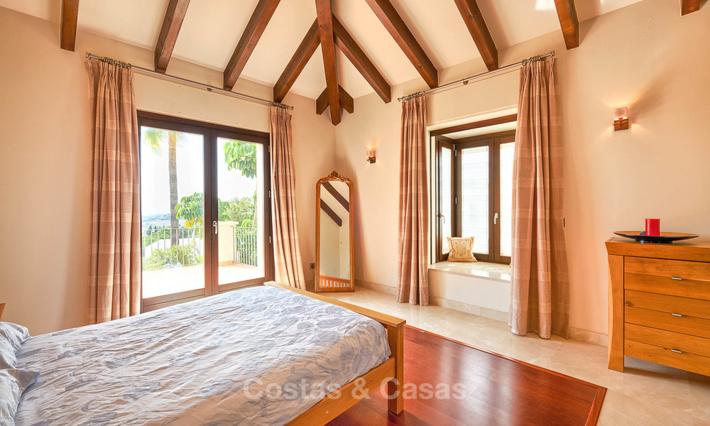 Encantadora y espaciosa villa de estilo clásico con vistas al mar en venta, Benahavis - Marbella 7094