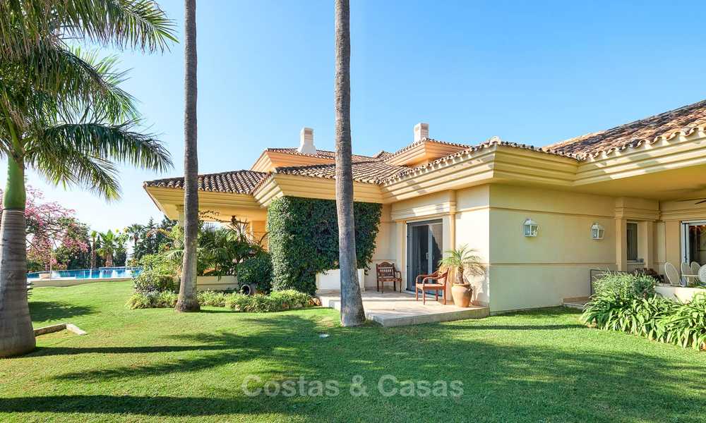 Magnífica villa de lujo de estilo rústico con impresionantes vistas al mar y a la montaña – Valle del golf, Nueva Andalucia, Marbella 7232