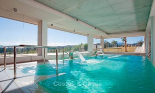 Amplio y luminoso apartamento moderno en venta con 4 dormitorios con vistas al mar y al golf en Marbella - Benahavis 7504 