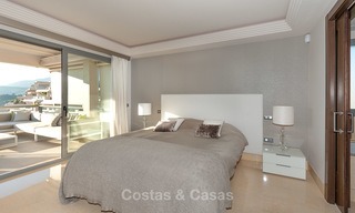 Amplio, luminoso y moderno ático en venta con vistas al golf y al mar en Marbella - Benahavis 7710 