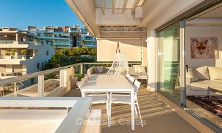 Amplio, luminoso y moderno ático en venta con vistas al golf y al mar en Marbella - Benahavis 7720 