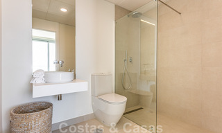Nuevos y modernos apartamentos en primera línea de golf con vistas al mar en venta en un resort de lujo en La Cala, Mijas 39685 