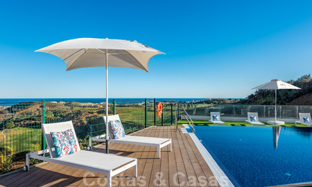 Nuevos y modernos apartamentos en primera línea de golf con vistas al mar en venta en un resort de lujo en La Cala, Mijas 39701