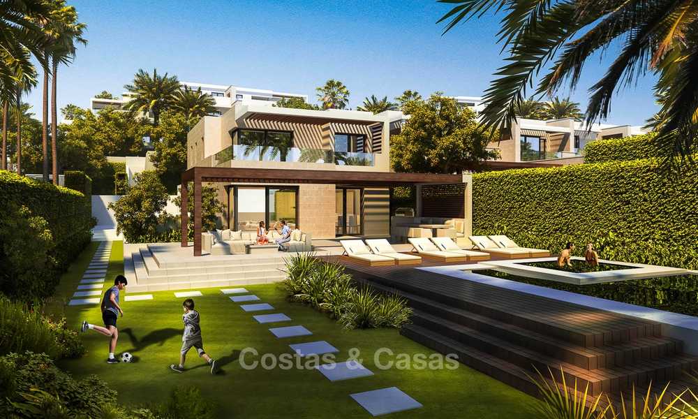 Nuevas villas de lujo en primera línea de playa en venta en un exclusivo complejo, New Golden Mile, Marbella 7899