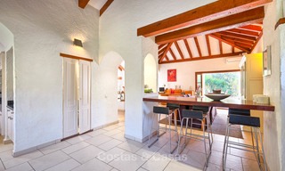 Amplia villa de estilo rústico en un entorno natural único a la venta, Casares, Costa del Sol 8072 
