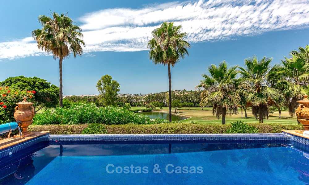 Amplia y lujosa villa de estilo tradicional en venta, primera línea de golf - Nueva Andalucía - Marbella 8267