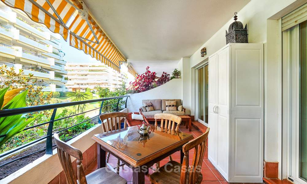 Amplio apartamento en primera línea de golf a la venta, a corta distancia de todas las amenidades y de San Pedro, Marbella 8451