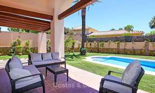 Villa de estilo clásico al lado de la playa en una popular zona residencial en venta - Este de Marbella 8743 