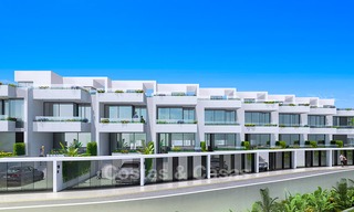 Preciosas casas adosadas nuevas y modernas en venta, a poca distancia de la playa y de los servicios en Fuengirola, Costa del Sol 9492 