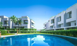 Preciosas casas adosadas nuevas y modernas en venta, a poca distancia de la playa y de los servicios en Fuengirola, Costa del Sol 9493 