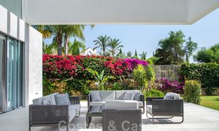 Villa de lujo contemporánea a estrenar con vistas panorámicas al mar en venta, en un exclusivo resort de golf en Benahavis - Marbella 26516 