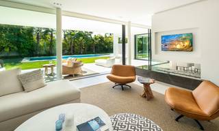 Se venden dos espectaculares villas contemporáneas de nueva construcción en la playa, listas para ser habitadas en Estepona Este - Marbella 10517 