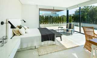 Se venden dos espectaculares villas contemporáneas de nueva construcción en la playa, listas para ser habitadas en Estepona Este - Marbella 10518 