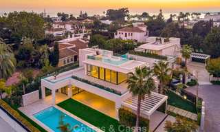 Se venden dos espectaculares villas contemporáneas de nueva construcción en la playa, listas para ser habitadas en Estepona Este - Marbella 10520 
