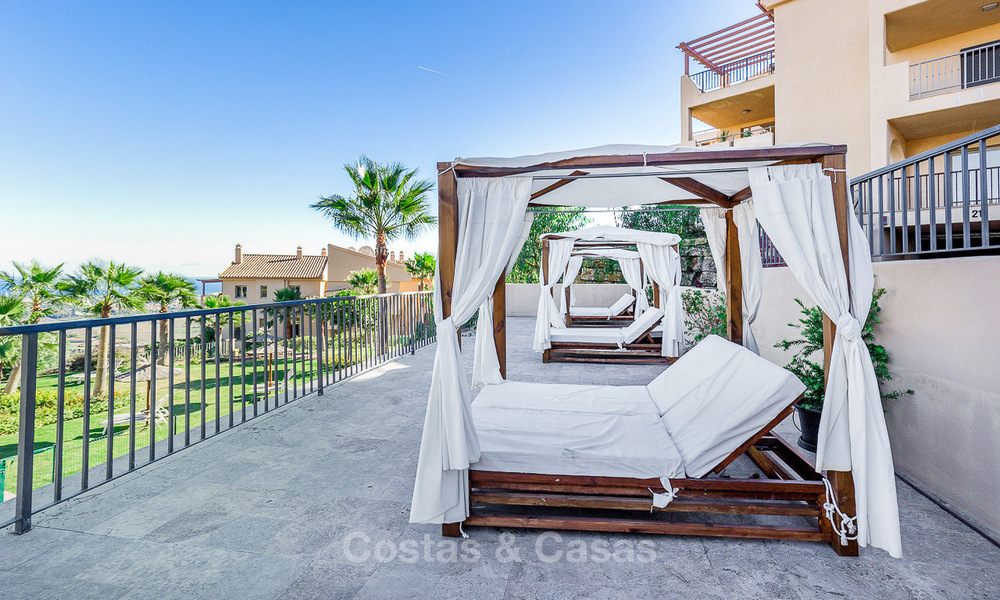 Ático de lujo en esquina con vistas panorámicas al mar, golf y montaña en venta en Benahavis - Marbella 10559