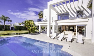 Se vende villa de lujo con estilo contemporáneo junto a la playa, entre Estepona y Marbella 11680 