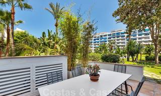 Apartamentos de lujo totalmente renovados a la orilla de la playa, listos para mudarse, en el centro de Puerto Banús - Marbella 28162 