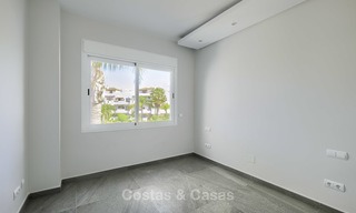 Apartamento totalmente rediseñado y renovado en primera línea de playa en venta, entre Estepona y Marbella 12481 