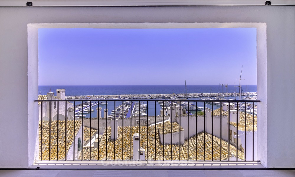 Oportunidad única: apartamento de lujo moderno y totalmente renovado en el corazón de Puerto Banús, con vistas panorámicas al puerto deportivo y al mar - Marbella 12740