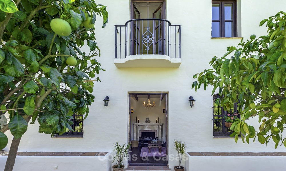 Idílica villa tradicional con increíbles vistas al campo en venta, en la exclusiva finca cerrada de El Madroñal – Benahavis – Marbella 12951