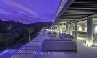 Villa de lujo moderna a estrenar con vistas panorámicas al mar, lista para vivir, en una elegante urbanización de golf en Nueva Andalucia - Marbella 13302 