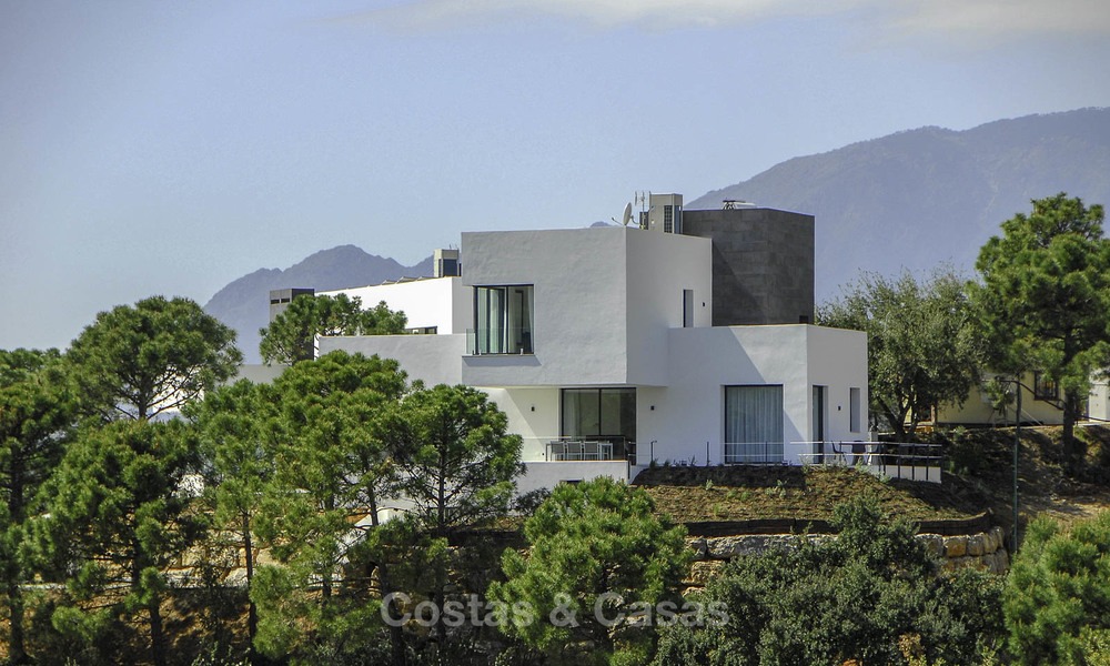 Magníficas villas de lujo contemporáneas con impresionantes vistas al mar en venta en Benahavis - Marbella 13449