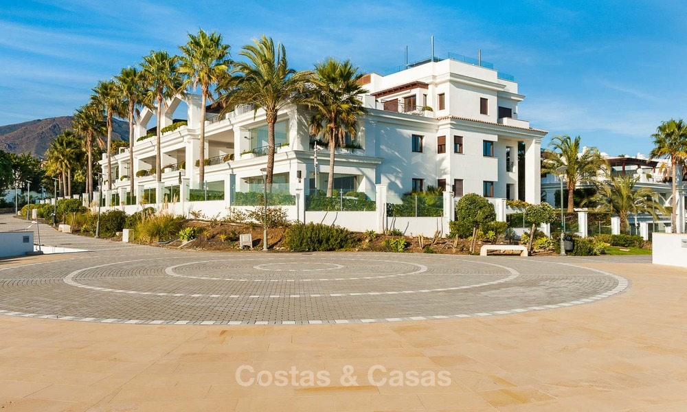 Doncella Beach: Exclusivos apartamentos y áticos en primera línea de playa en venta en Estepona 14039