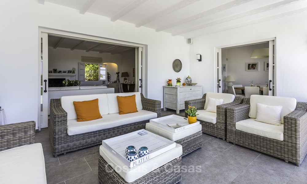 Encantadora villa de estilo mediterráneo renovada con vistas al mar en venta en Benahavis - Marbella 14136