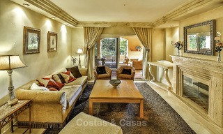 Atractivo apartamento con jardín en venta, en un prestigioso complejo de Sierra Blanca, en la Milla de Oro de Marbella 14365 