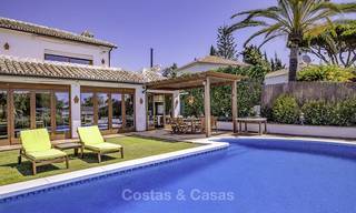 Encantadora villa en venta, muy espacioso estilo mediterráneo, a poca distancia de la playa en Marbella Este 14481 