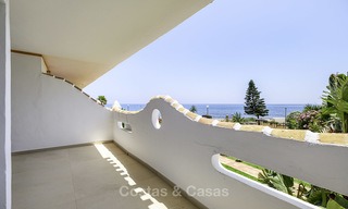 Apartamento en venta en primera línea de playa, totalmente renovado con vistas panorámicas al mar en Mijas Costa 14659 