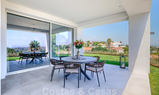 Villa moderna y elegante con magníficas vistas a la costa en venta en Benahavis, Marbella 28039 