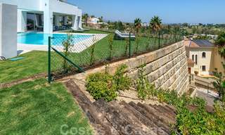 Villa moderna y elegante con magníficas vistas a la costa en venta en Benahavis, Marbella 28047 