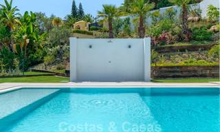 Villa moderna y elegante con magníficas vistas a la costa en venta en Benahavis, Marbella 28049 