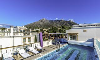 Se vende lujosa casa de esquina con impresionantes vistas al mar y a la montaña, en Sierra Blanca, en la Milla de Oro, Marbella 16501 