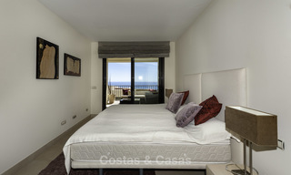 Moderno apartamento de 3 dormitorios con vistas al mar y a la montaña en venta en Marbella 16887 