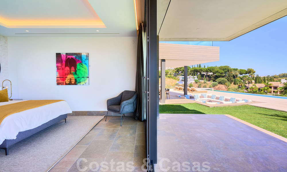 Una obra maestra única, villa de lujo moderna con impresionantes vistas al mar a la venta, en primera línea de golf en un resort de primera clase, Benahavis - Marbella 36694