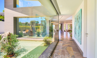 Una obra maestra única, villa de lujo moderna con impresionantes vistas al mar a la venta, en primera línea de golf en un resort de primera clase, Benahavis - Marbella 36702 