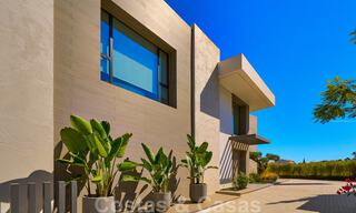 Una obra maestra única, villa de lujo moderna con impresionantes vistas al mar a la venta, en primera línea de golf en un resort de primera clase, Benahavis - Marbella 36713 