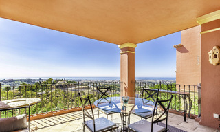 Amplio y acogedor apartamento con vistas panorámicas al mar en venta, Benahavis - Marbella 18358 