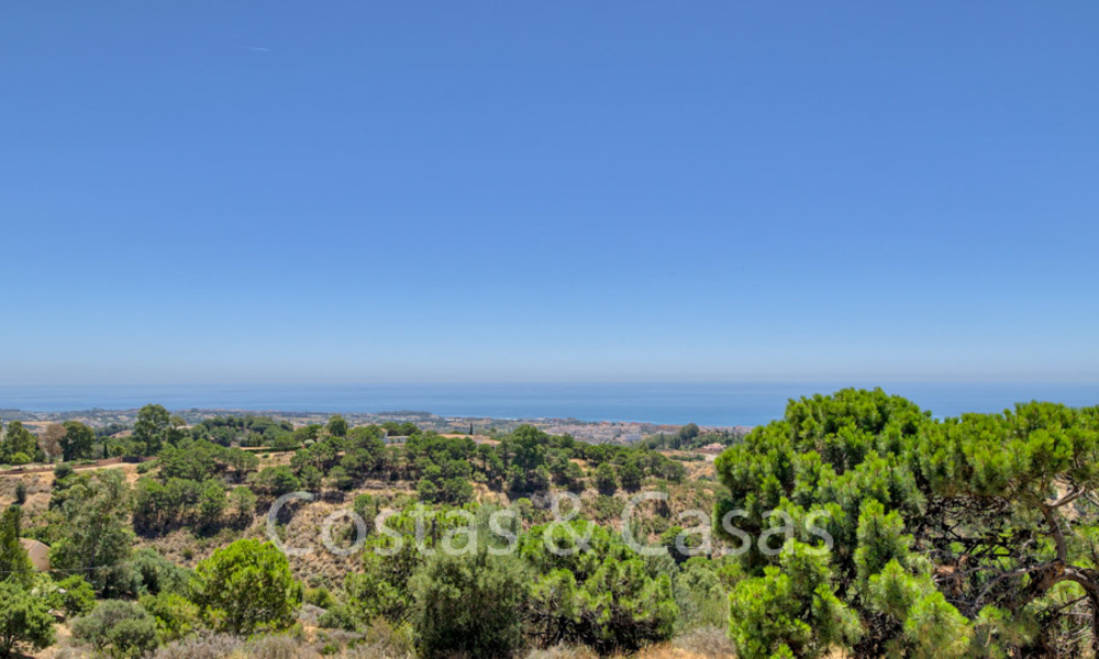 Encantadora villa andaluza renovada con impresionantes vistas al mar en venta en Estepona 19449