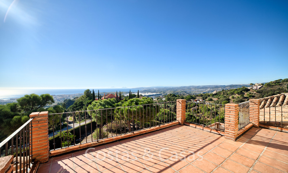 Encantadora villa andaluza renovada con impresionantes vistas al mar en venta en Estepona 19471