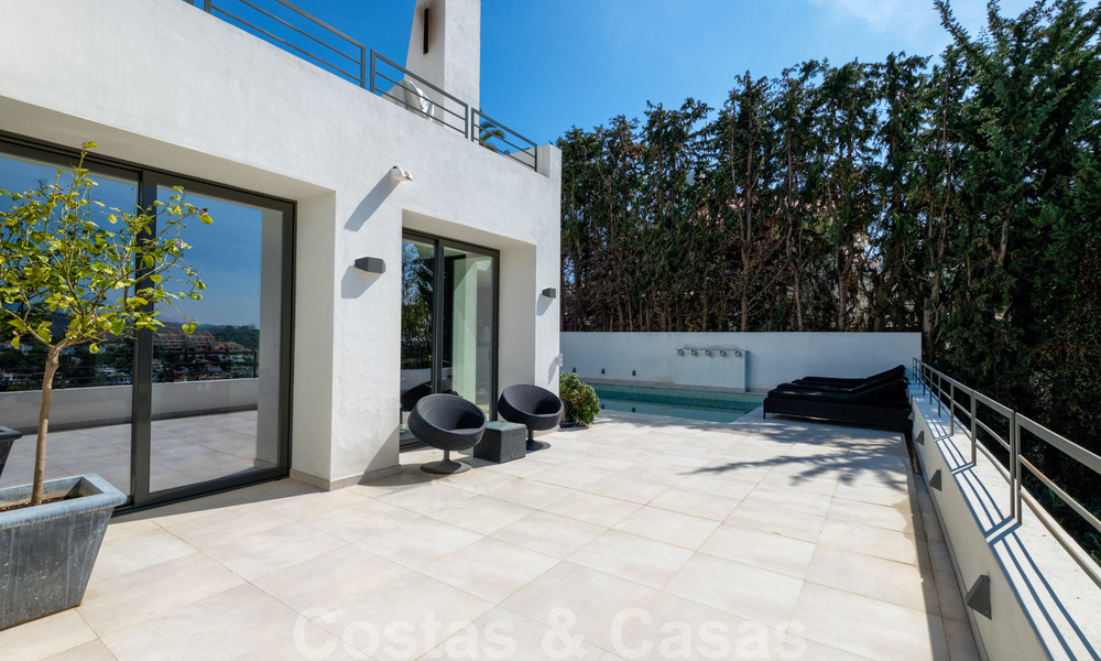 Villa andaluza totalmente renovada y redecorada en venta en las Colinas de Nueva Andalucía, Marbella 33652