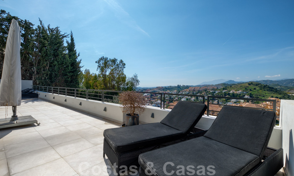 Villa andaluza totalmente renovada y redecorada en venta en las Colinas de Nueva Andalucía, Marbella 33660