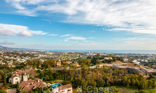 Prístino ático con vistas panorámicas al mar y a la montaña en venta en Benahavis, Marbella 20248 