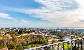 Prístino ático con vistas panorámicas al mar y a la montaña en venta en Benahavis, Marbella 20254 